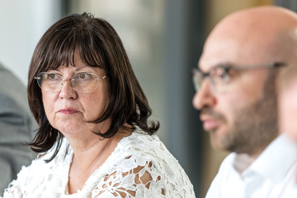 Sprembergs Bürgermeisterin Christine Herntier (parteilos) beriet im August mit Brandenburgs Innenminister René Wilke über das Erstarken des Rechtsextremismus. (Archivbild)