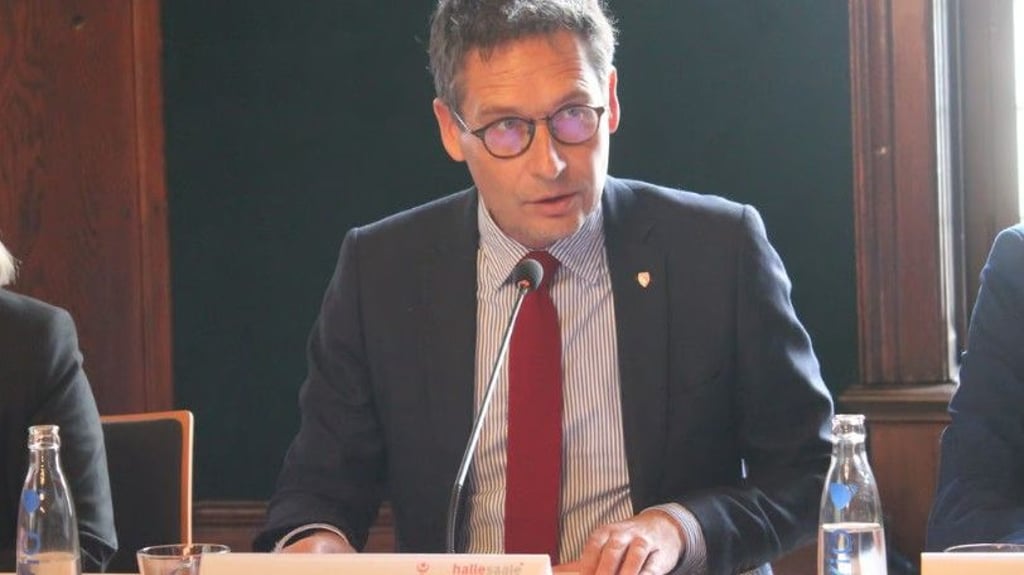 Halles Oberbürgermeister Alexander Vogt muss sich wegen mutmaßlich unvollständiger Akten zum geplanten Moschee-Neubau in Halle-Neustadt erklären.