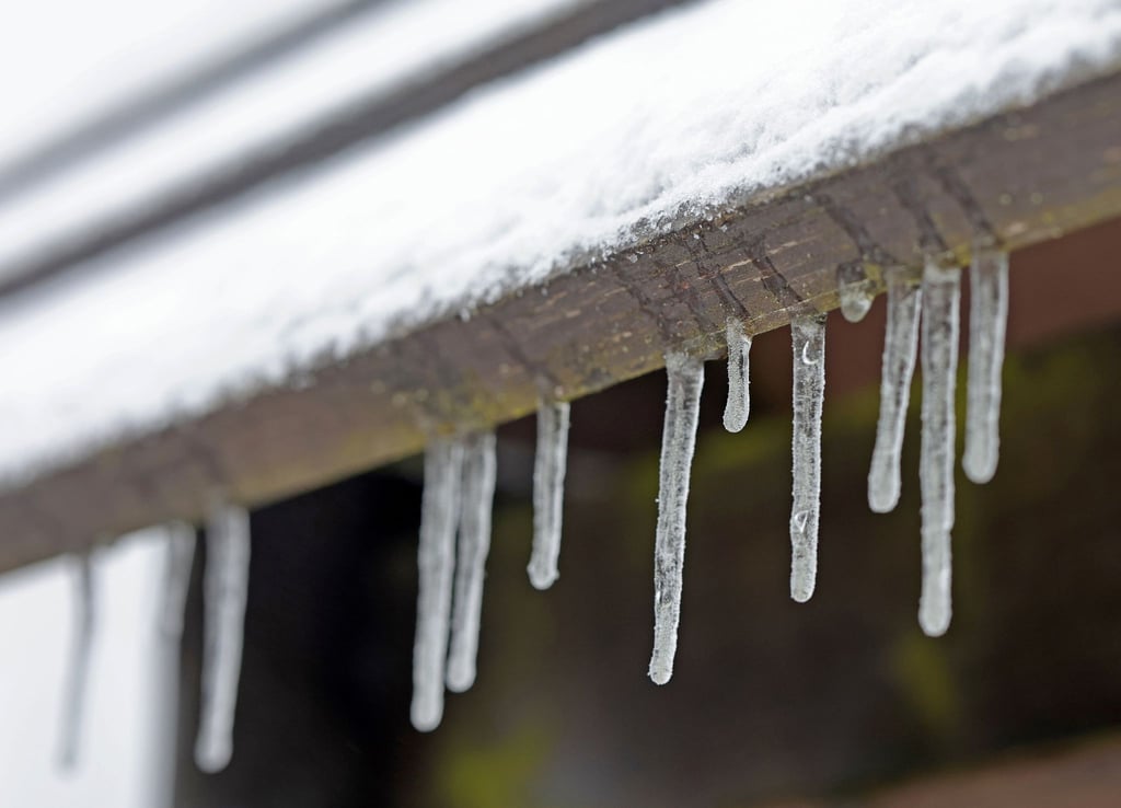 In Sachsen-Anhalt wird es zum Wochenstart winterlich und glatt. (Archivbild)