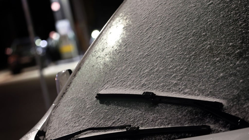 Viele Autofahrer in Thüringen mussten am Morgen ihre Scheiben kratzen. (Archivbild)