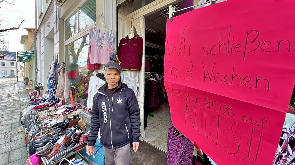 Mehrere Läden in Bernburg schließen und ziehen um: Auch der Bekleidungsshop auf dem oberen Boulevard in Bernburg schließt nach 25 Jahren.