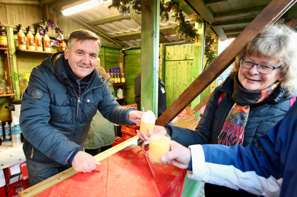 Der Landrat packt mit an.