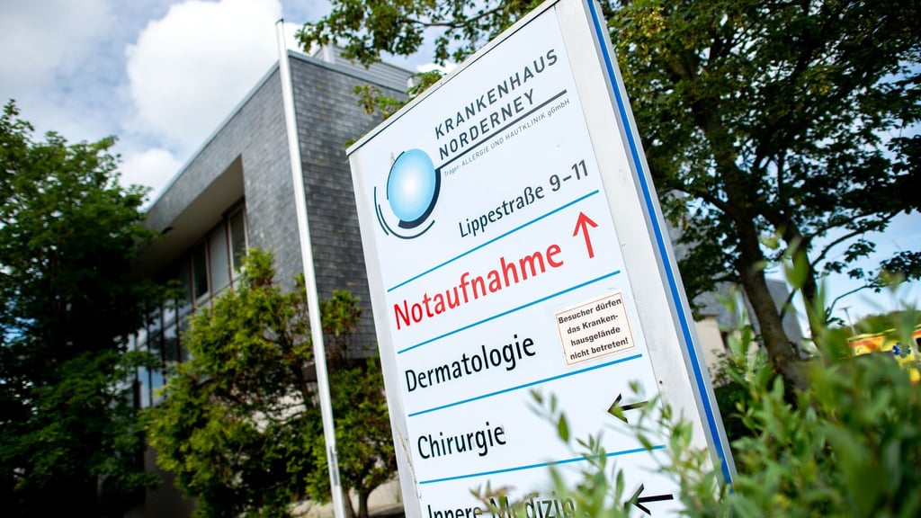 Das insolvente Krankenhaus Norderney soll von der Stadt übernommen werden. (Archivbild)