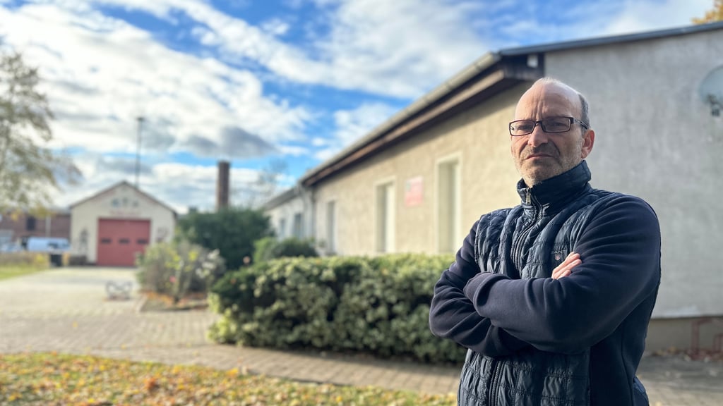 Trotz Hilferuf des Bürgermeisters Thomas Lammich aus Woltersdorf: Die Gemeinde Biederitz reißt das sanierungsbedürftige Feuerwehr-Gebäude ersatzlos ab.