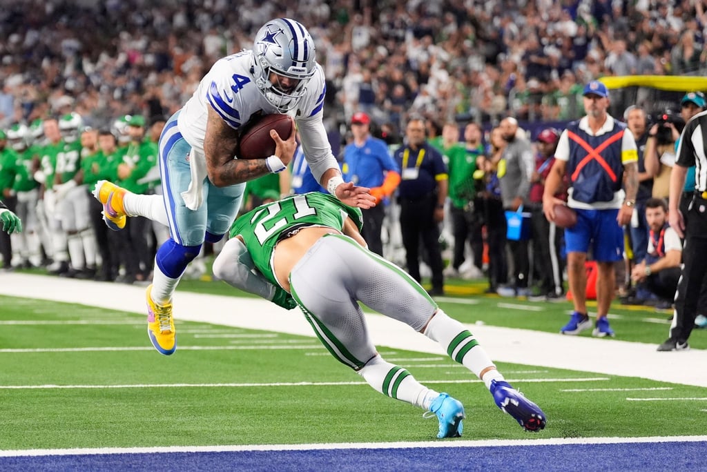 Cowboys-Quarterback Dak Prescott gelingt ein spektakulärer Touchdown.