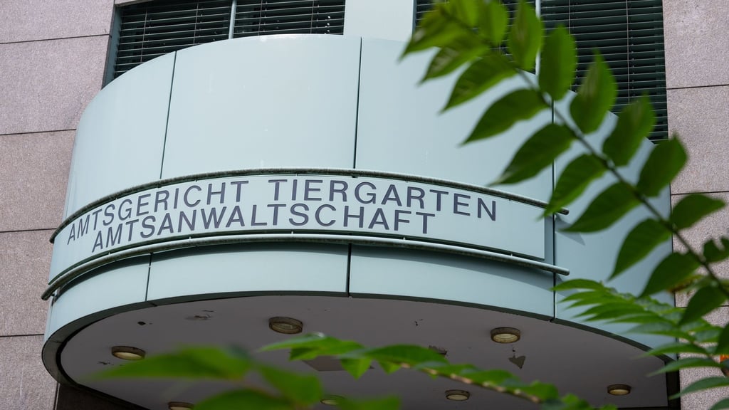 Nach dem Unfalltod eines Fußgängers in Berlin-Oberschöneweide erging gegen einen Transporter-Fahrer eine Geldstrafe von 2.000 Euro. (Symbolbild)