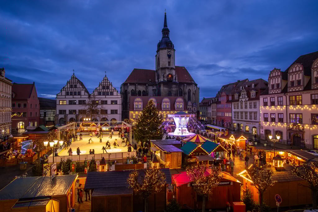 Hinein in Naumburgs gute Stube: der Weihnachtsmarkt ist geöffnet.