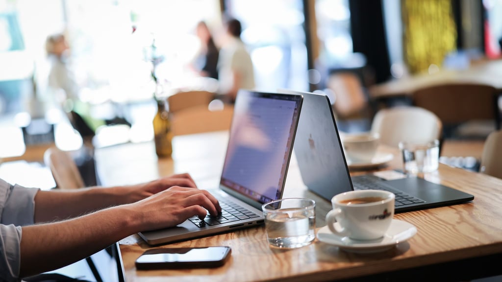 Wer eine passende Weiterbildung sucht, kann auf spezialisierten Portalen zahlreiche Kurse und Beratungsmöglichkeiten finden.