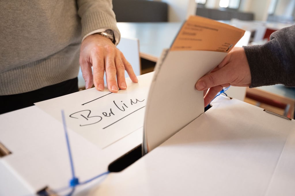 Für die Wahl werden auch 40.000 Wahlhelfer gesucht. (Archivbild)