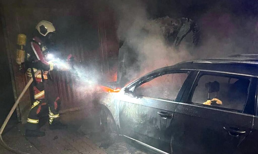 Diesmal brannte ein Fahrzeug am Rosinenberg in Bernburg. 