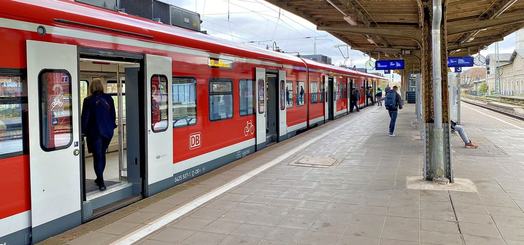 Es könnte so einfach sein: In Schönebeck mit der Schulklasse einsteigen und weiterfahren. Doch so ist es leider nicht. 