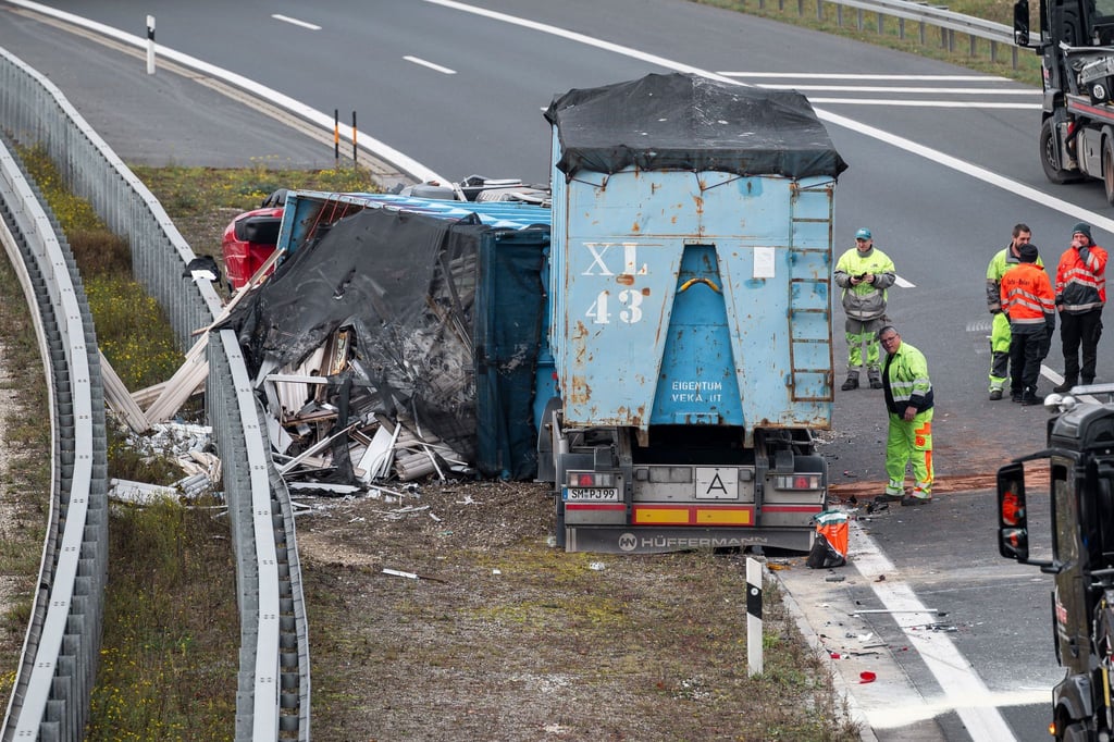 Mehr schwere Lkw-Unfälle auf Thüringens Fernstraßen: Die Polizei sieht dennoch keine eindeutigen Schwerpunkte. (Archivbild)