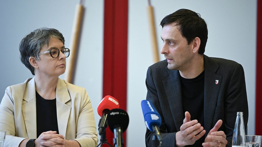 Die SPD-Landesvorsitzenden Nicola Böcker-Giannin und Martin Hikel stehen zu ihrer Rücktrittsentscheidung.