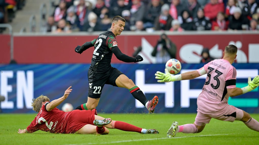 Mit Mateusz Zukowski (Mitte) probierte der 1. FC Magdeburg bei Fortuna Düsseldorf einen neuen Stürmertypen aus.