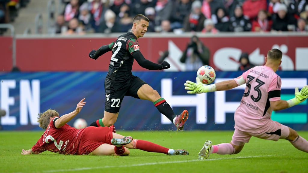 Mit Mateusz Zukowski (Mitte) probierte der 1. FC Magdeburg bei Fortuna Düsseldorf einen neuen Stürmertypen aus.