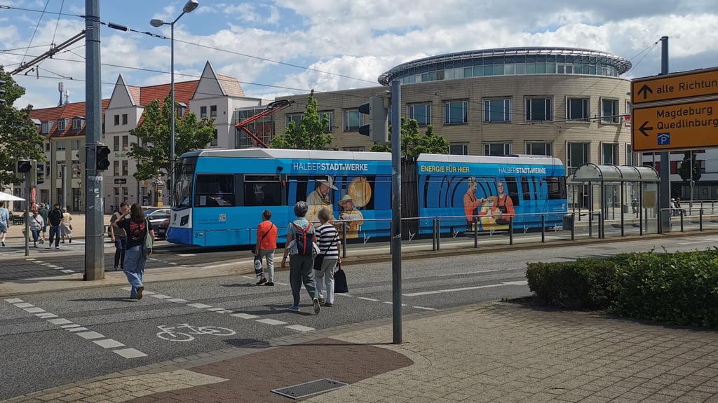 Der Öffentliche Personennahverkehr gehört zur Daseinsvorsorge, aber die Bereitschaft, steigende Kosten zu tragen, sinke, sagt HVG-Chefin Claudia Stein.