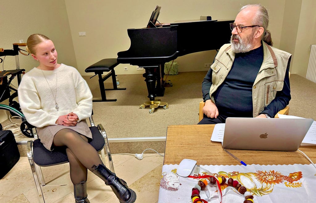 Marlene Herrmann und Peter Hoffmann stellten das Buch in der Musikgallerie an  der Goitzsche vor.  