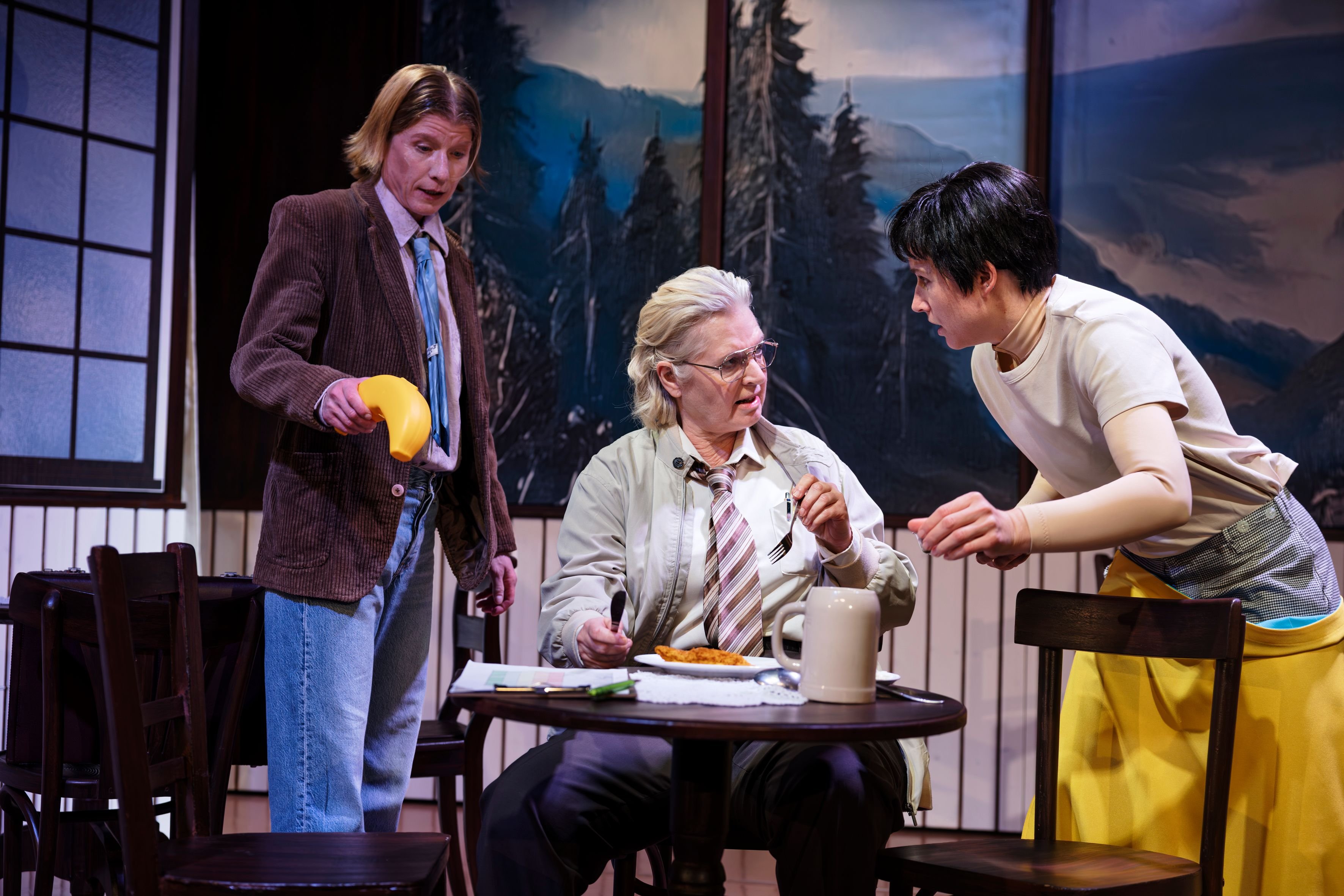 Der Besuch lohnt sich: „Indien“ am Theater Magdeburg: Kult zwischen Schnitzel und Humor