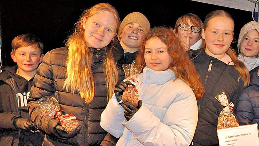 Schüler beim Funkelmarkt der Jeetzeschule 2025.