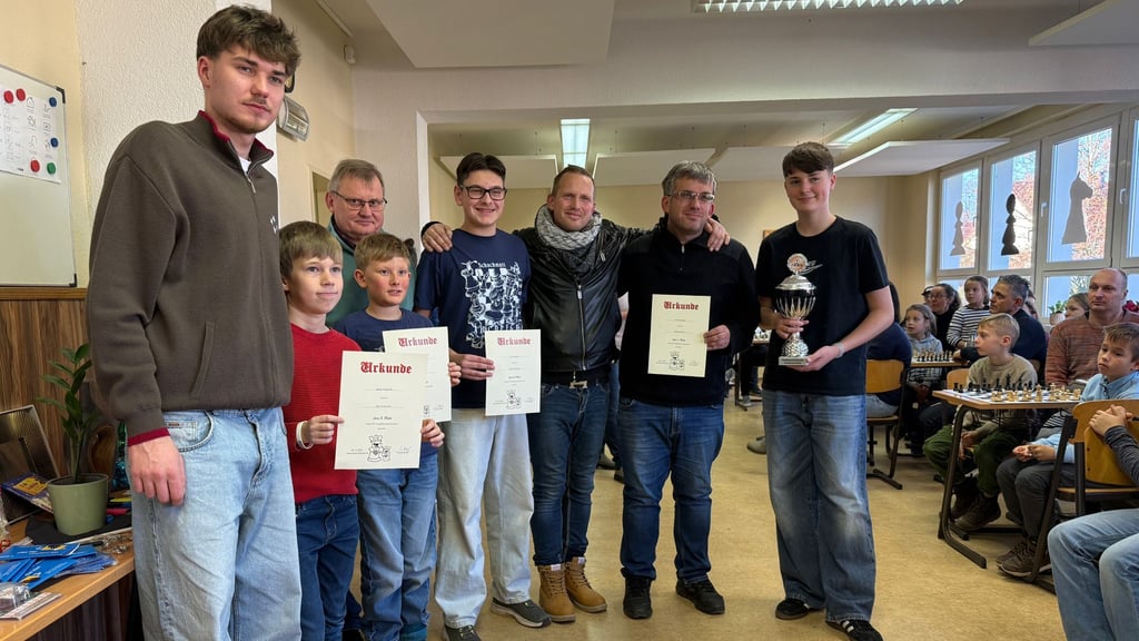 Das sind die Sieger des Familienschachturniers 2025 in Ströbecks Grundschule.