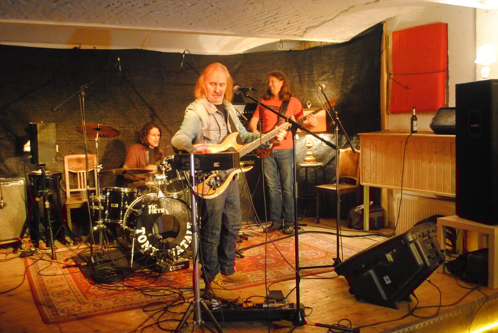 Zehn Jahre ist es her, dass Jürgen Kerth in Halle im alten Thalia-Gewölbe „bei Baumann“ aufgetreten ist. Nun beehrt der Altmeister des Ostblues die Saalestadt wieder für ein Konzert.