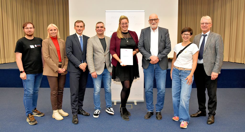 Das Schönebecker Dr.Carl-Hermann-Gymnasium ist mit dem Prädikat mint-freundlich ausgezeichnet worden.  