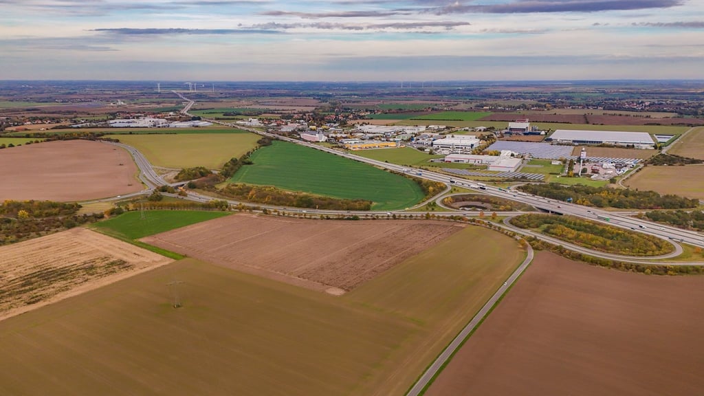 Hier will das Land Sachsen-Anhalt ein neues Gefängnis bauen: die vorgesehene Fläche am Stadtrand von Weißenfels. Auch Halle hatte bis zuletzt auf den Zuschlag gehofft.&nbsp;