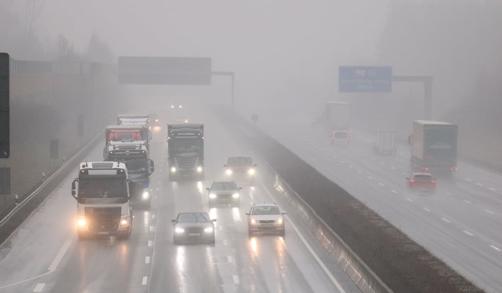 Trotz Glätte bleibt ein Verkehrschaos in Sachsen bislang aus. (Archivbild)