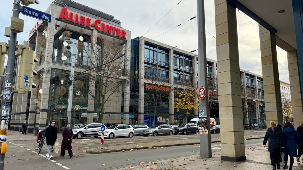 Der Breite Weg ist Magdeburgs Shopping-Meile. Ankerpunkt ist das Allee-Center. Doch der Einzelhandel leidet unter den zahlreichen Baustellen in der Stadt. Eine Idee, die Innenstadt zu stärken, ist im Stadtrat dennoch durchgefallen.