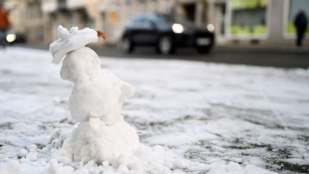 Einige Prognosen warnen vor einem Jahrhundertwinter, doch lässt sich so etwas überhaupt seriös vorhersagen? Das sagen Experten.