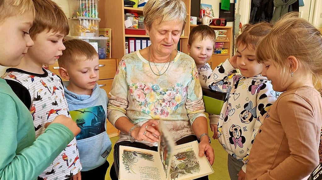 Heidrun Wenzel war eine der insgesamt 15 Vorlesedamen aus dem Projekt „Route 60+“ des VHS-Bildungswerks Aschersleben, die mit ihren Geschichten die Kinder begeisterten.