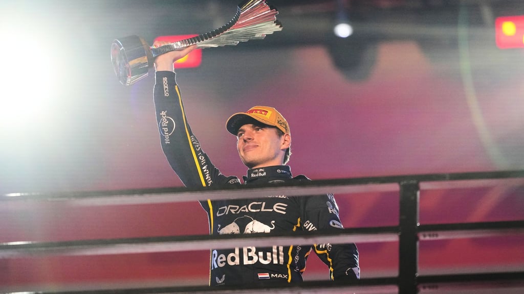 Jetzt liegt Max Verstappen nur noch 24 Punkte hinter Platz eins.
