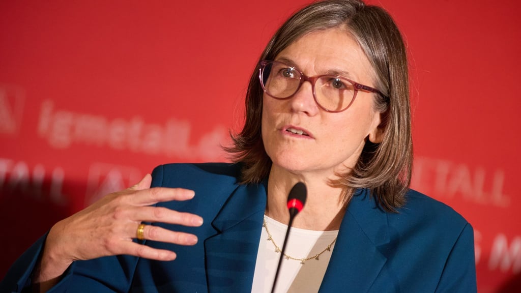 Die IG-Metall-Chefin fordert ein Standortbekenntnis von Unternehmen - und ein Ende von Debatten über vermeintlich faule Beschäftigte. (Archivbild)