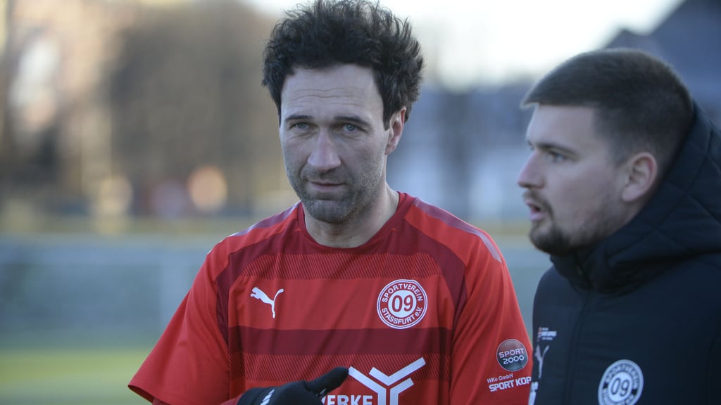 Daumen hoch für dieses Comeback: Matthias Härtl (l.) traf wenige Augenblicke nach seiner Einwechslung.