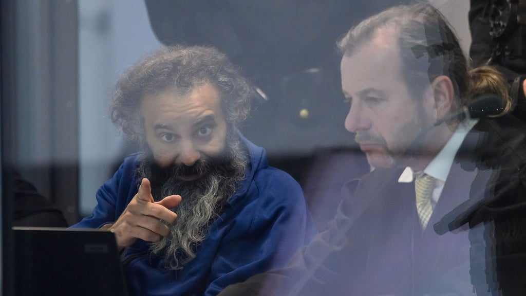 Der angeklagte Taleb al-Abdulmohsen meldet sich im Strafprozess immer wieder zu Wort.