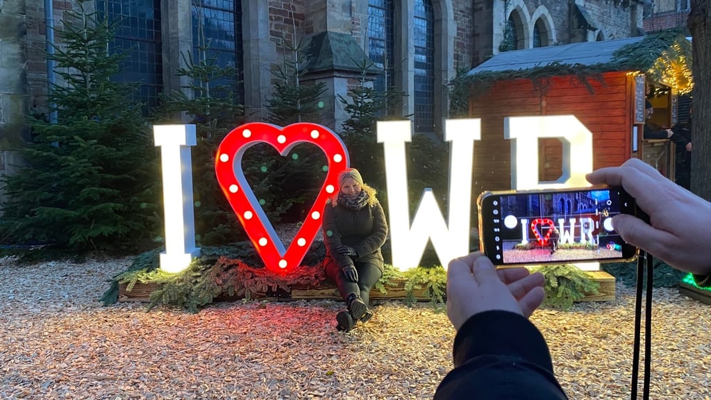 An der Lichterkirche Wernigerode gab es zum Weihnachtsmarkt 2024 einen neuen Foto-Punkt. Wohin ist er 2025 verschwunden?