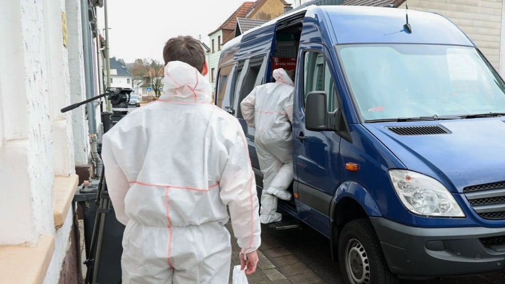 Die Spurensicherung der Polizei ist im Einsatz.