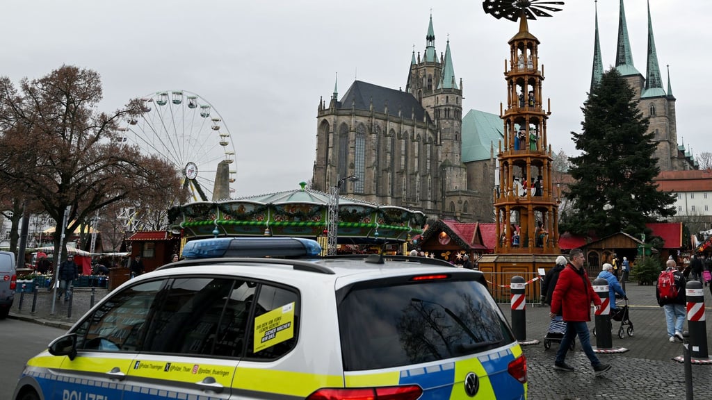 Wegen eines unspezifischen Hinweises rückte die Polizei kurz vor der offiziellen Eröffnung zu einem Einsatz aus.