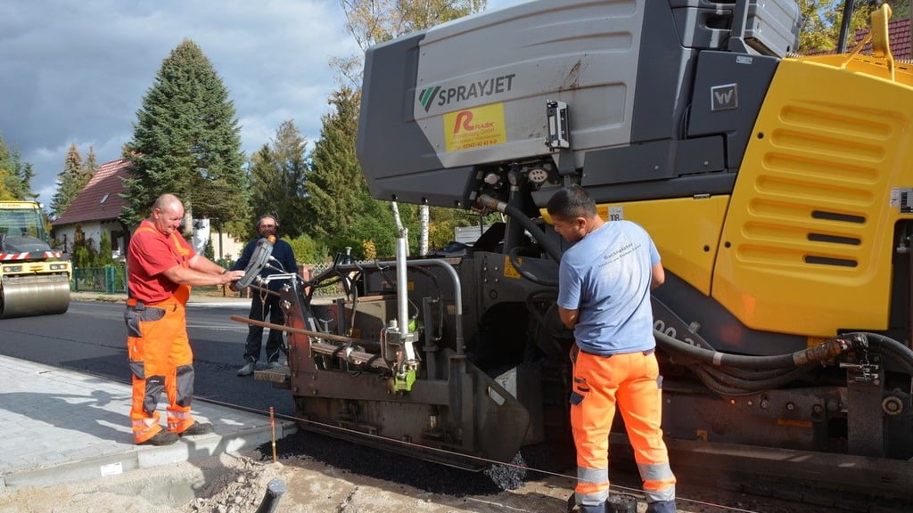So ähnlich wie 2022 wird im kommenden Jahr wieder mit schweren Fahrzeugen auf der Genthiner Friedenstraße gearbeitet. 