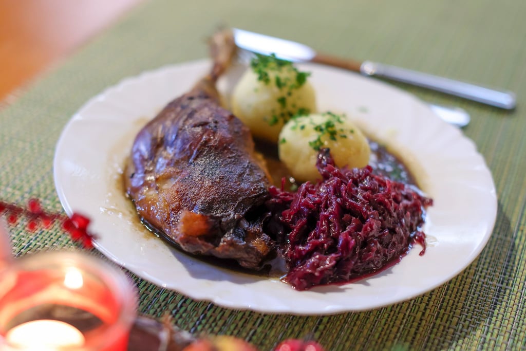 Viele Menschen in Sachsen-Anhalt essen während der Weihnachtsfeiertage außer Haus. (Symbolbild)