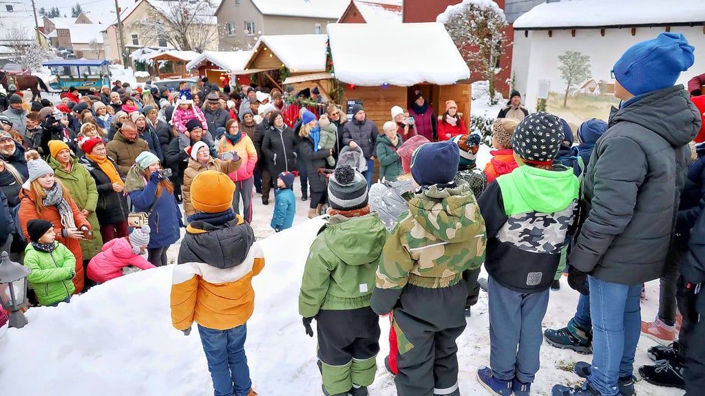 Richtig viel los war bei der 13. Auflage des Wettelröder Weihnachtsmarkts im Jahr 2023. An Schutz vor Anschlägen dachte damals keiner.
