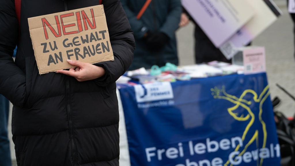 Rund 80 Prozent der betroffenen Menschen, die Gewalt in der Partnerschaft erleben, sind Frauen.