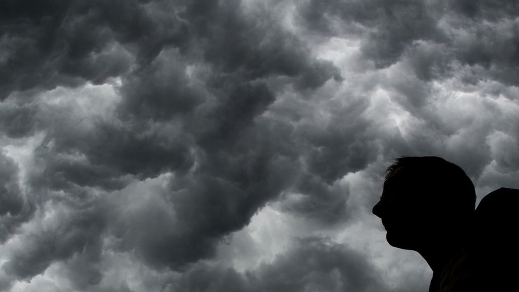 Epileptische Anfälle kommen oft unvermittelt. Was kann man tun, um sie zu verhindern, und wie reagiert man richtig als Beobachter?