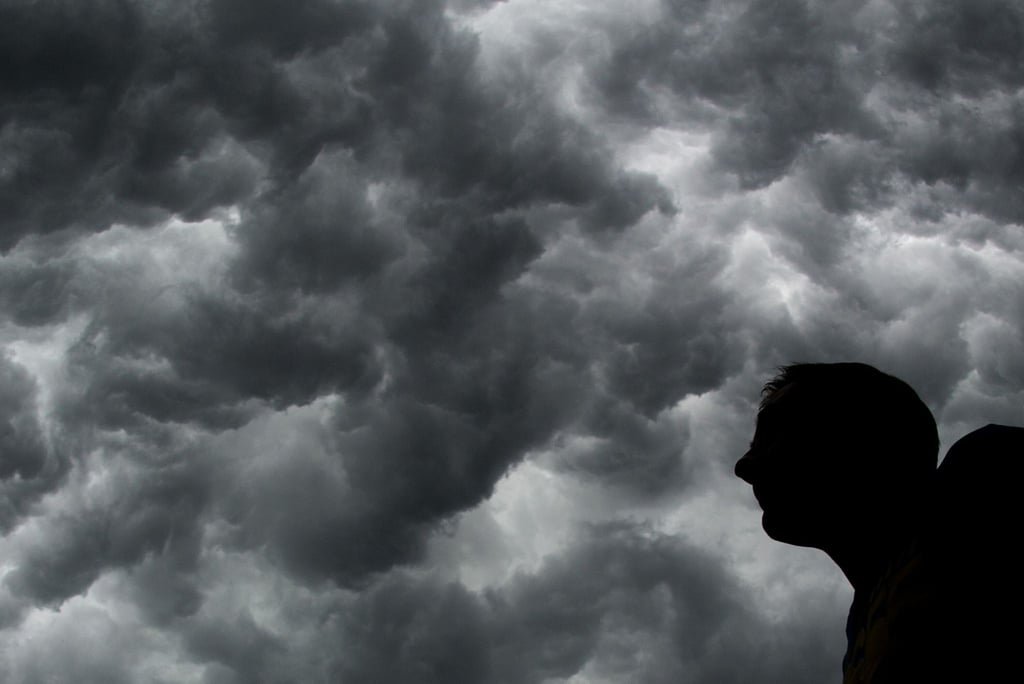 Epileptische Anfälle kommen oft unvermittelt. Was kann man tun, um sie zu verhindern, und wie reagiert man richtig als Beobachter?