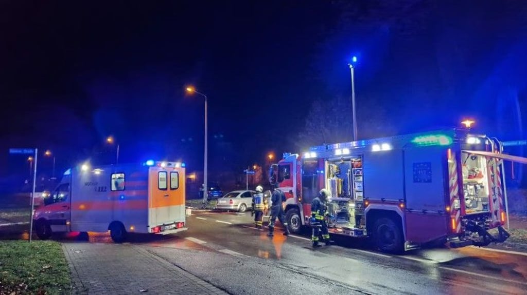 In der Karlsruher Allee in Halle hat es am Montagabend einen schweren Unfall gegeben.