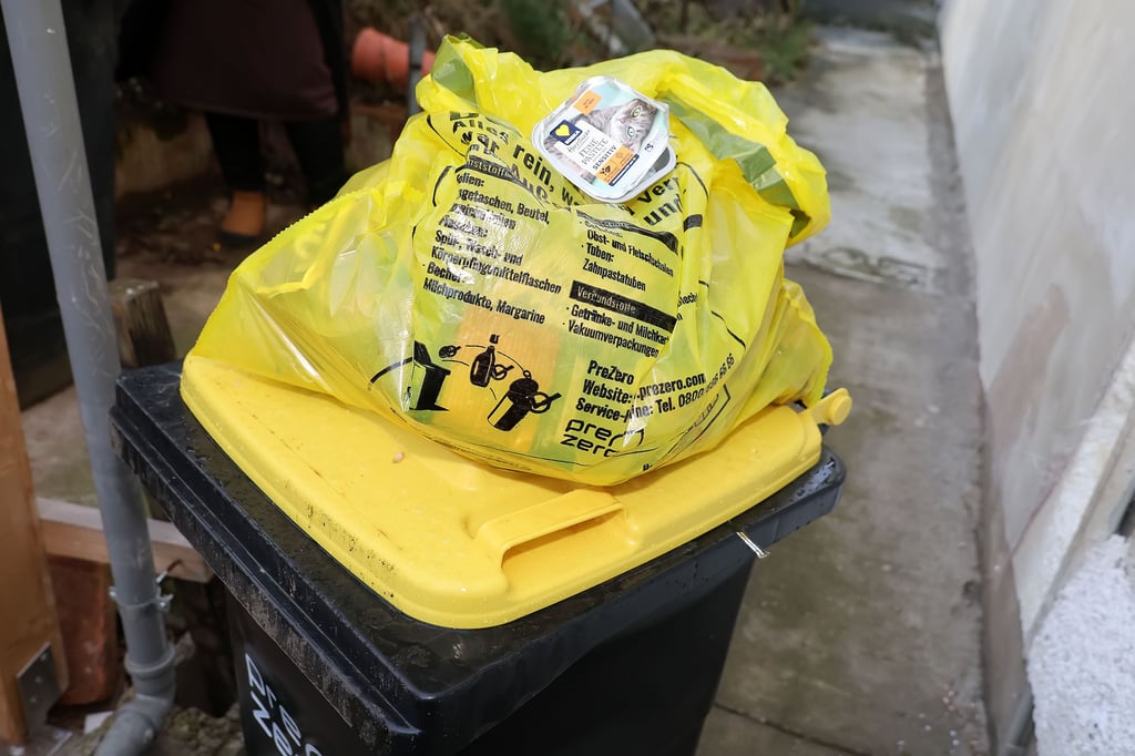 Für einige Bürger in Mansfeld-Südharz dürfte die Gelbe Tonne künftig nicht reichen. 