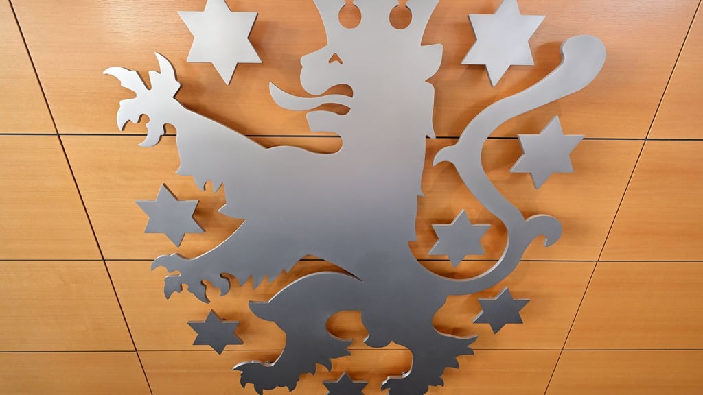 Mehr als 2.600 Menschen wurden 2024 in Thüringen eingebürgert – so viele wie noch nie seit 2000. (Symbolbild)