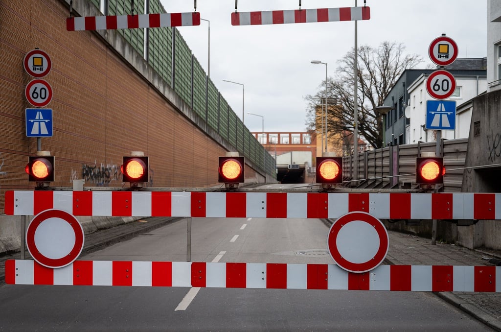 Arbeiten im Tunnel Grenzallee sind die Ursache für die etwa dreistündige Sperrung der A100. (Symbolbild)