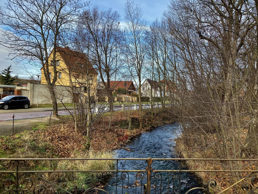 Die Selke in Meisdorf. Damit sie bei Hochwasser nicht über die Ufer tritt, soll sie an verschiedenen Stellen im Ort mit Schutzmauern versehen werden. 