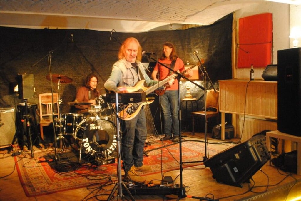 Zehn Jahre ist es her, dass Jürgen Kerth in Halle im alten Thalia-Gewölbe „bei Baumann“ aufgetreten ist. Nun beehrt der Altmeister des Ostblues die Saalestadt wieder für ein Konzert.